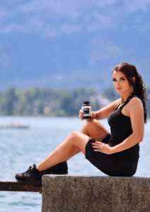 „Entdecke Natural Elements bei Glamour Ella: Natürliche Hautpflege & Beauty-Produkte. Spare jetzt 12 % mit dem Code Glamourella auf alles!“